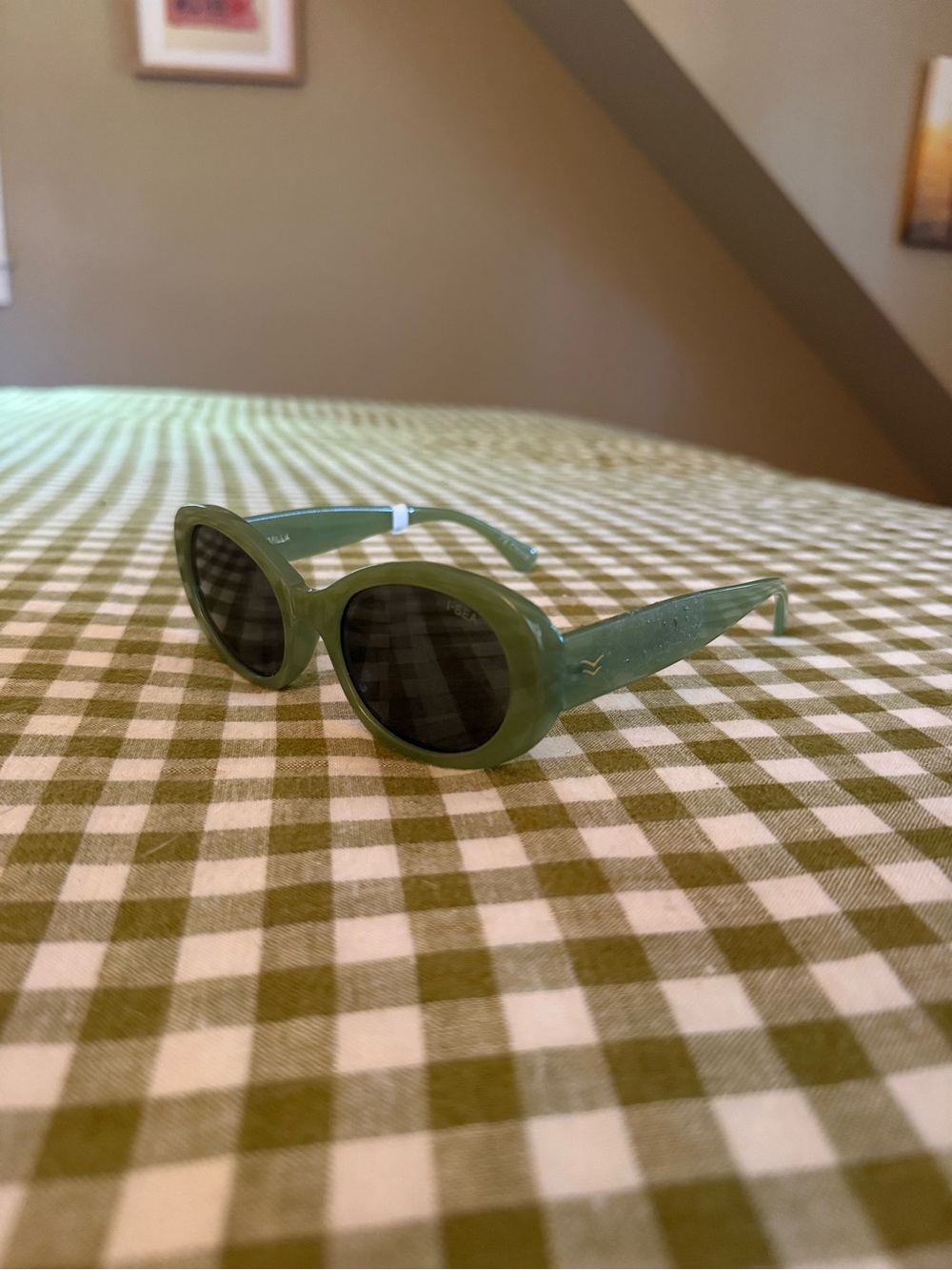 Green Oval Retro Sunglasses